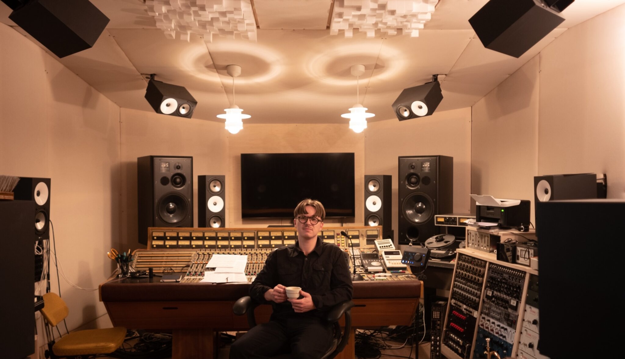 bergur þórisson in his recording studio